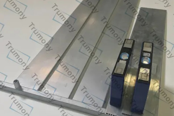 Fl&uuml;ssigkeitsgek&uuml;hlte Batterien: Die Zukunft der Energiespeicherung und Leistungsabgabe neu gestalten