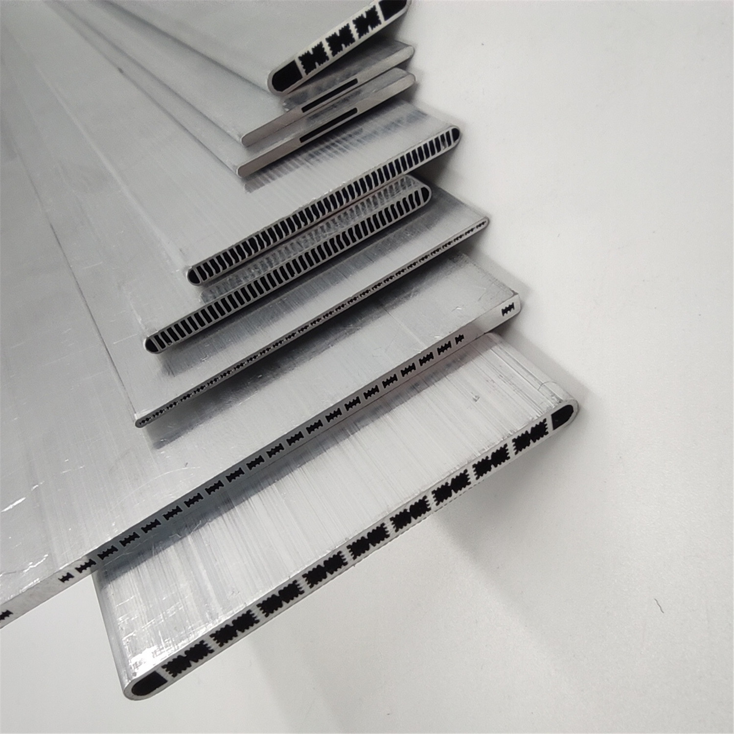 Extruded Micro Channel Aluminium Tube for EV Vehicle