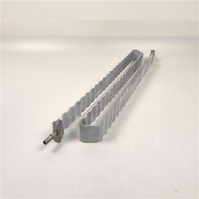 Insulated Cylindrical cells passenger coach 11mm thickness heat transfer aluminum water cooling plate